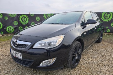 1.4 Turbo HAK grzana kierownica opony wielosezonowe 2023